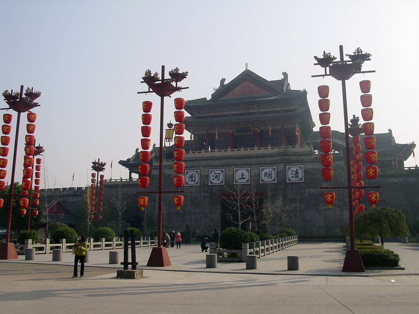 The Song-dynasty city gate at Riverside Scene (清明上河图), Hengdian — the studio half of Lost You Forever.