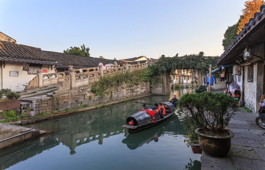 Bazi Bridge and canal-side houses in Shaoxing, Zhejiang