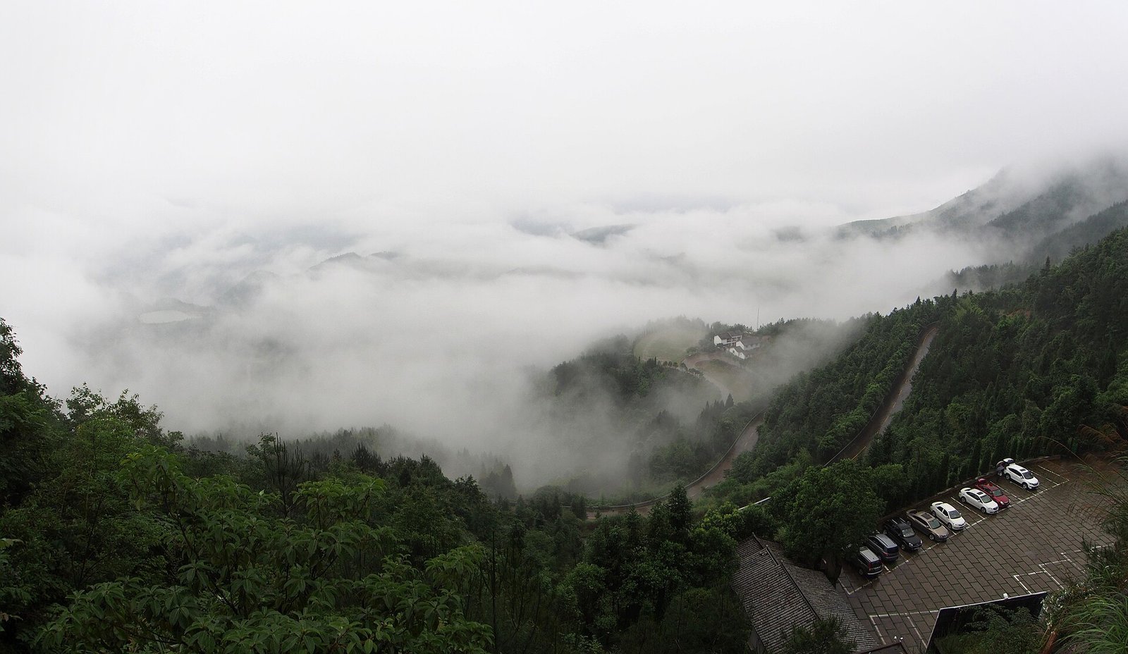 A sea of cloud below Jingxing Rock in Xianju, Zhejiang, the cliff formation used for the show's high-mountain scenery