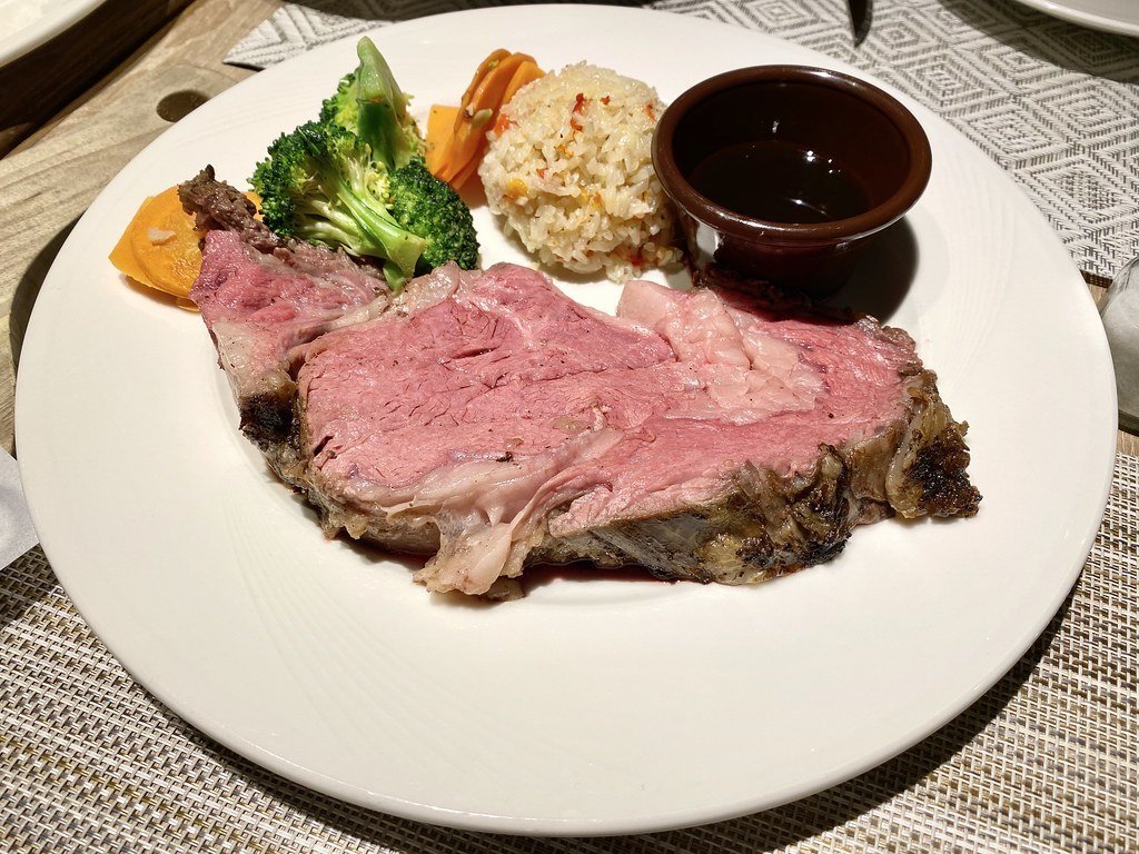 Photographs of a steak dinner with a rainbow salad, the thirteen Openverse results for 彩虹布拉克