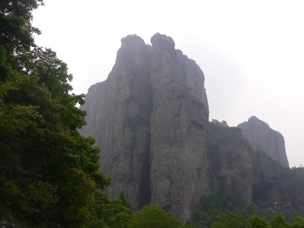 Hezhang Peak (合掌峰) rising above the Yandang Mountain skyline near Lingfeng, Wenzhou