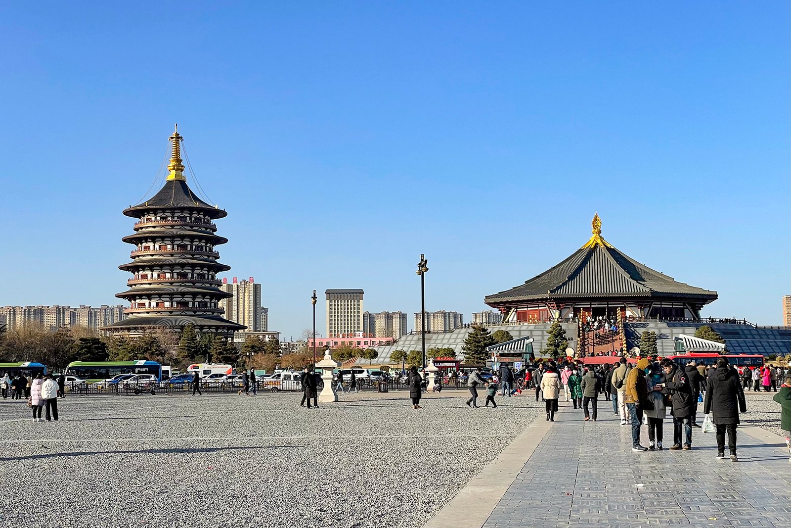 The Tiantang and Mingtang halls of the Sui-Tang Luoyang City site under a clear blue sky